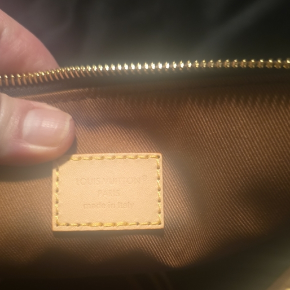 Louis Vuitton Multipass Monogram Shoulder Bag - Picture 4 of 5